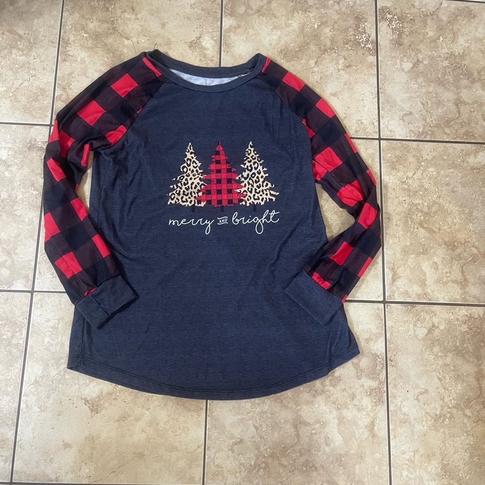 👻🎃CLEARANCE🎃👻 Christmas shirt